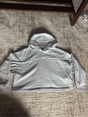 Under Armour Women’s Light Gray Cropped Hooded Sweatshirt